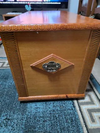 Baúl de madera con detalles metálicos PREGUNTA PRE