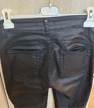 Pantaloni Liu Jo similpelle con borchie