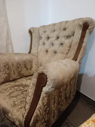 Sillón tapizado floral madera