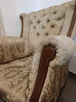 Sillón tapizado floral madera