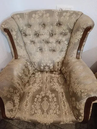 Sillón tapizado floral madera