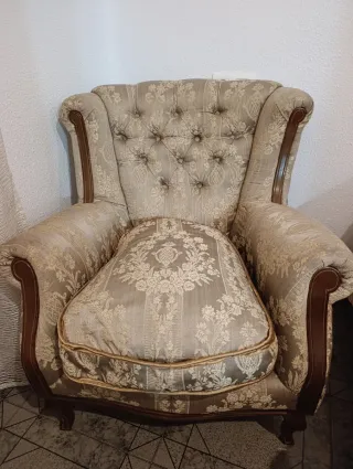 Sillón tapizado floral madera
