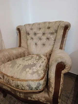 Sillón tapizado floral madera