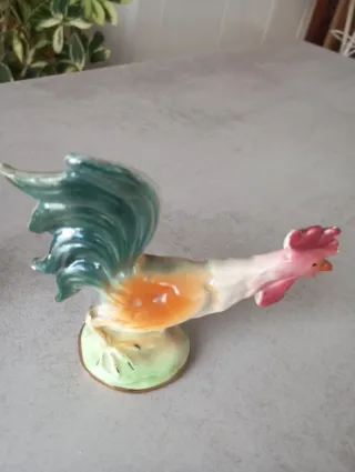 Pareja de gallos de porcelana