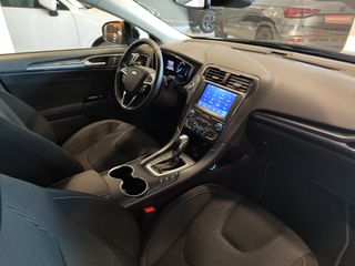 FORD Mondeo Sedán 2.0 HEV Titanium