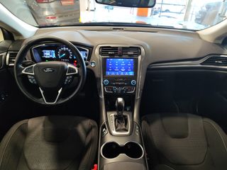 FORD Mondeo Sedán 2.0 HEV Titanium