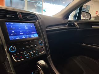 FORD Mondeo Sedán 2.0 HEV Titanium