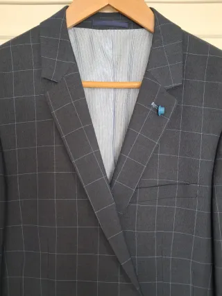 Traje de hombre a cuadros azul y gris
