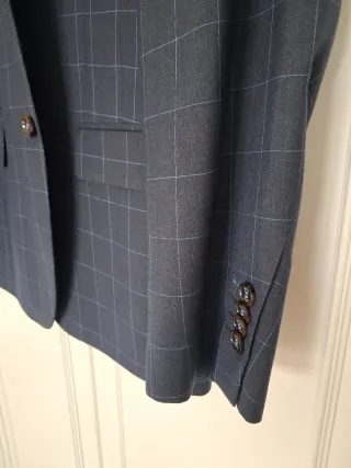 Traje de hombre a cuadros azul y gris