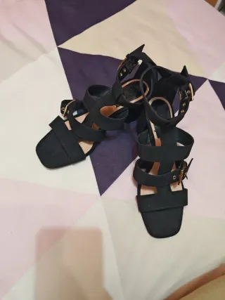 Sandalias de tacón negras