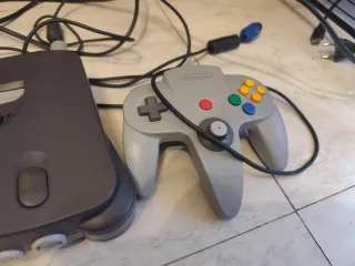 Nintendo 64 con 2 mandos