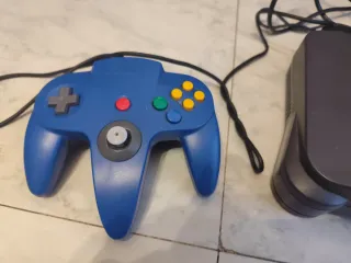 Nintendo 64 con 2 mandos