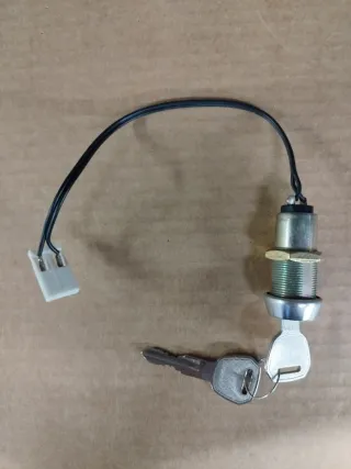 Interruttore a chiave con cavo e connettore