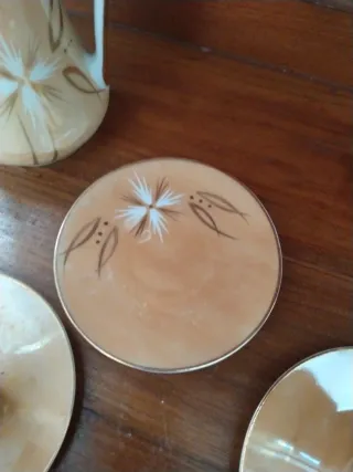 Juego de tazas para el té porcelana beige y dorado