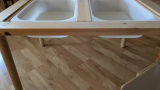 Tavolo Flisat con 2 vaschette bianche