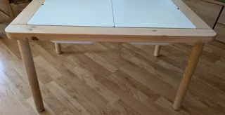 Tavolo Flisat con 2 vaschette bianche