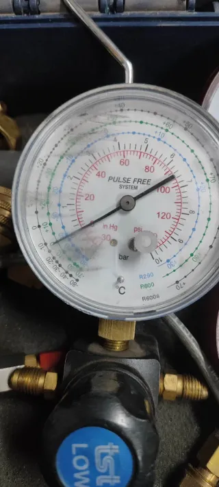 Manómetros y mangueras gas frío