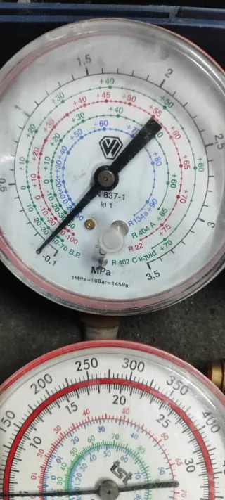 Manómetros y mangueras gas frío