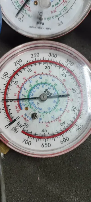 Manómetros y mangueras gas frío
