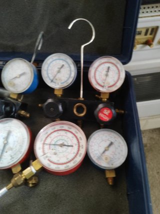 Manómetros y mangueras gas frío