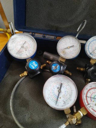 Manómetros y mangueras gas frío