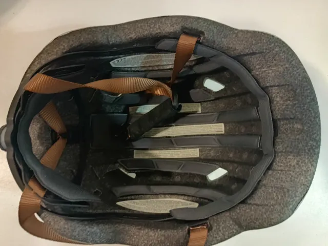 Casco bici/patinete con luz trasera