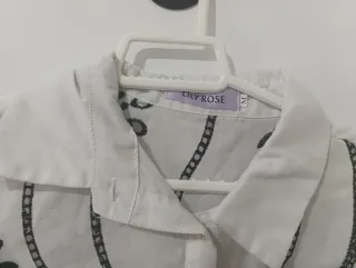 Blusa LILY ROSE blanca con estampado negro