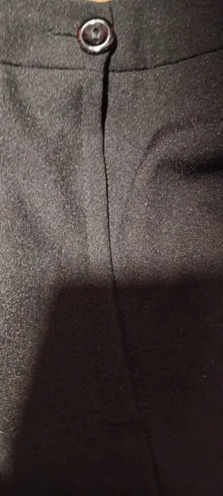 Falda negra con goma lateral