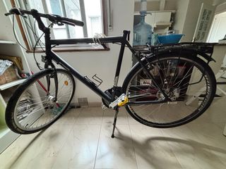 Bicicleta BTWIN sin asiento ni frenos