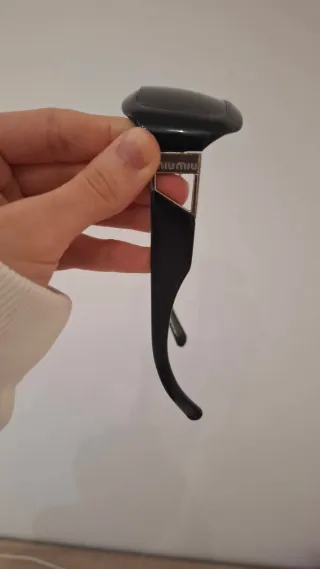 Gafas de sol negras con funda