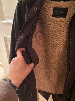 Chaqueta Zara verde tipo parka con forro polar