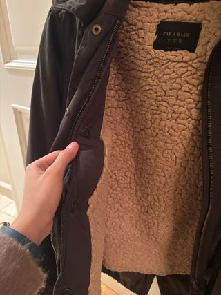 Chaqueta Zara verde tipo parka con forro polar
