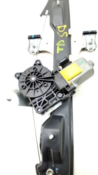 ELEVALUNAS TRASERO DERECHO SSANGYONG TIVOLI (2)