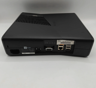 Xbox 360 S Slim 4GB Kinect + Kinect Adventures