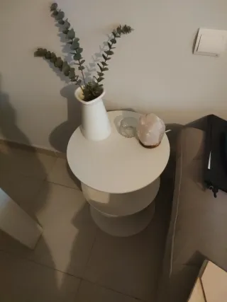 Mesa auxiliar metal blanca 2 alturas 42cm diámetro