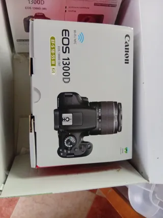 Caja Cámara Canon EOS 1300D + Accesorios