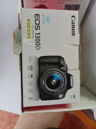 Caja Cámara Canon EOS 1300D + Accesorios