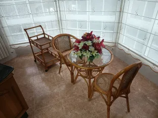 Mesa, 2 Sillas y Carrito Bebidas Ratán