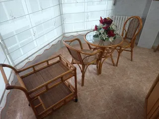 Mesa, 2 Sillas y Carrito Bebidas Ratán