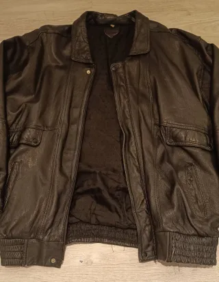 Cazadora bomber cuero negra