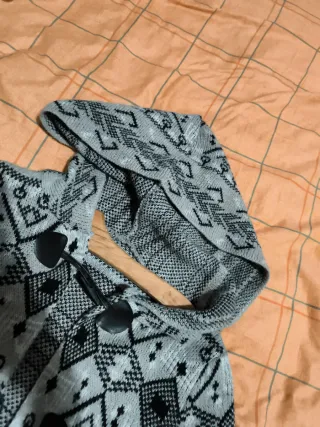 Jersey con capucha y estampado