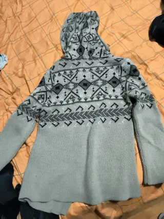 Jersey con capucha y estampado