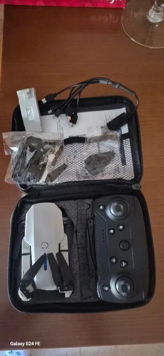 Dron con Cámara Blanco y Negro