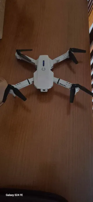 Dron con Cámara Blanco y Negro