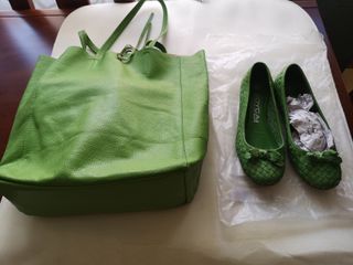 Bolso verde de piel