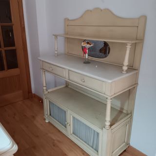 Aparador de madera y mármol