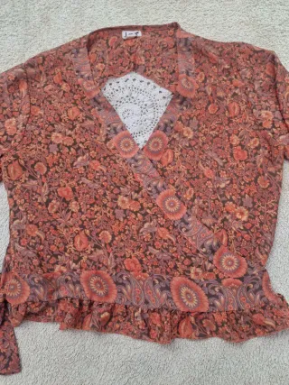 Chaqueta corta estampada. VER MEDIDAS