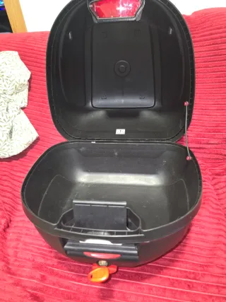 Maletero Baúl Moto Givi con Base