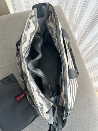 Bolsa Carrito gemelar y cambiador Skip Hop Chevron