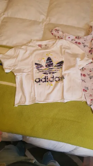 Conjunto Adidas: Camiseta y Body